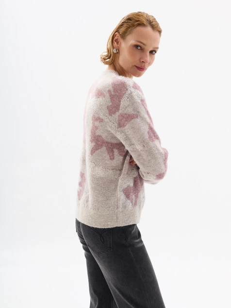 Яркий свитер с абстрактным принтом и пайетками