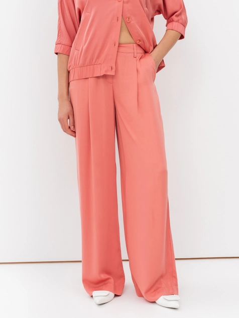 Широкие брюки палаццо с мягкими складками