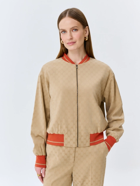 Бомбер из брендированного текстиля