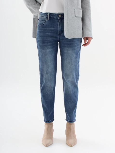 Классические джинсы с декором на шлевках