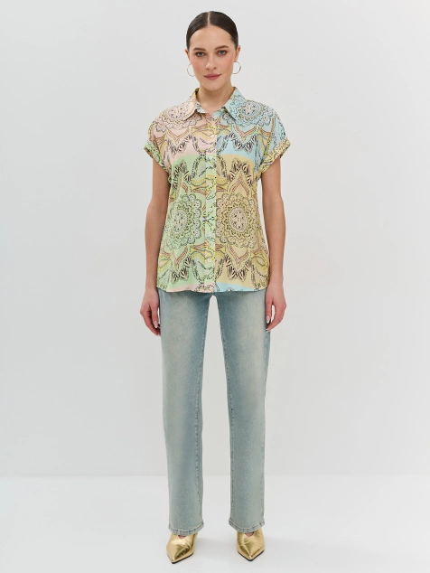 Яркая блузка с принтом