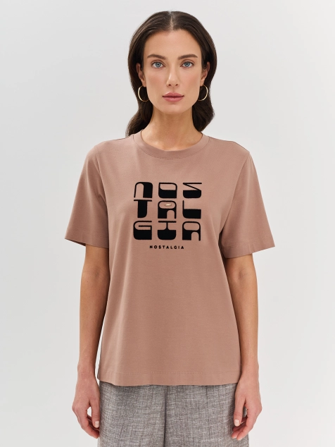 Футболка с минималистичным  принтом