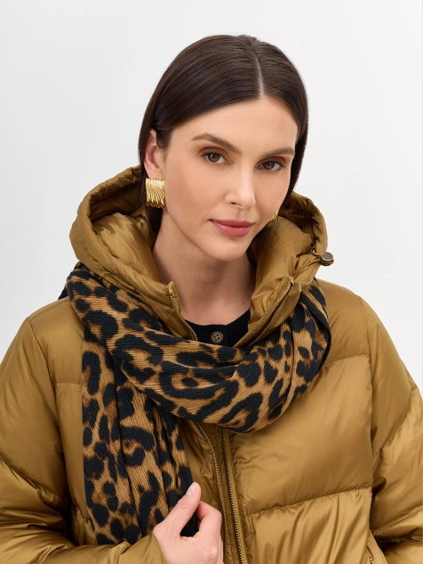 Шарф с анималистичным принтом