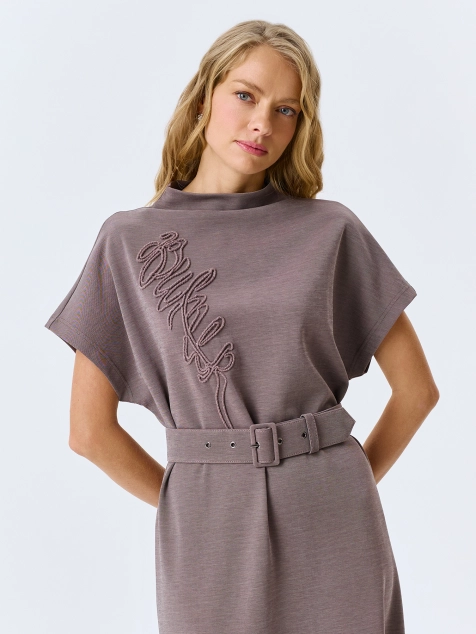 Трикотажное платье с вышивкой