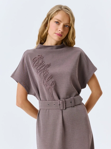 Трикотажное платье с вышивкой