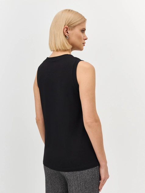 Топ с минималистичным декором