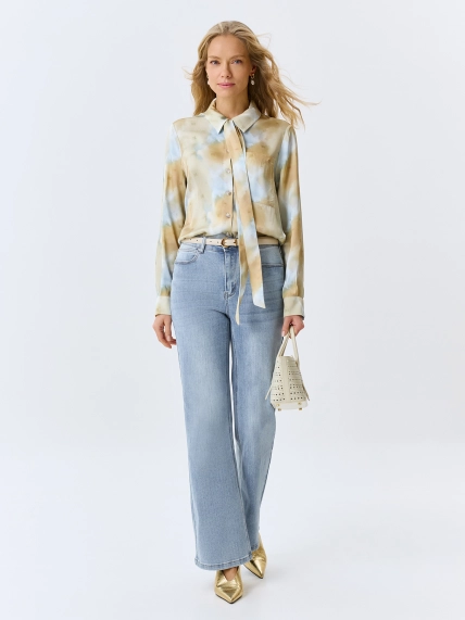 Блузка из вискозы с шарфом-твилли