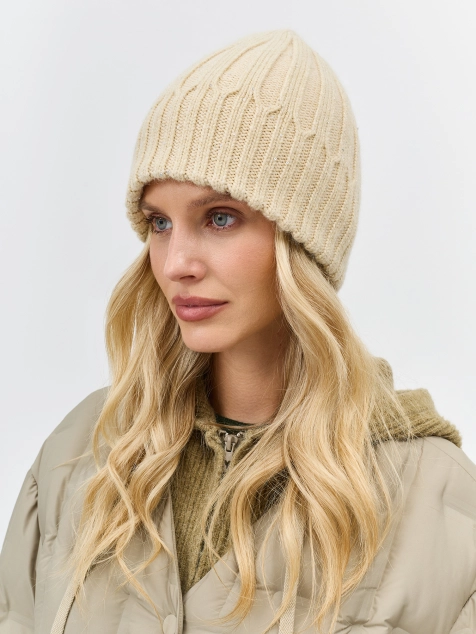 Шапка с мерцающим люрексом и ангорой