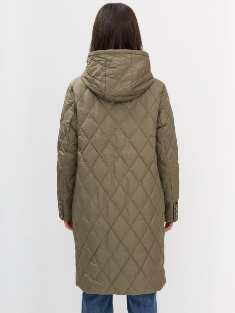 Пальто с ромбовидной стежкой и акцентными застежками