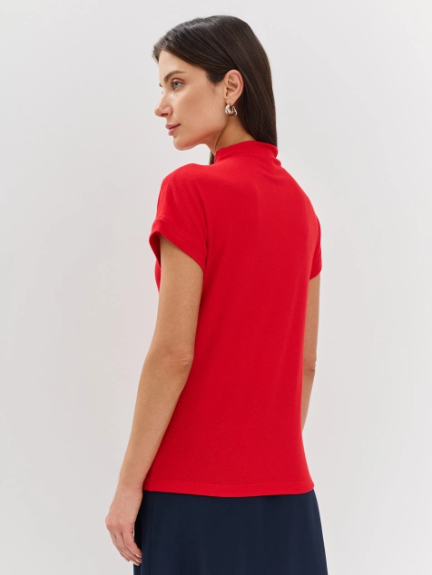 Яркий топ из модала