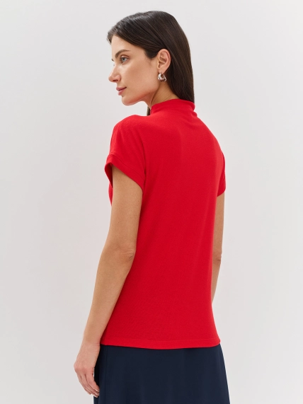 Яркий топ из модала