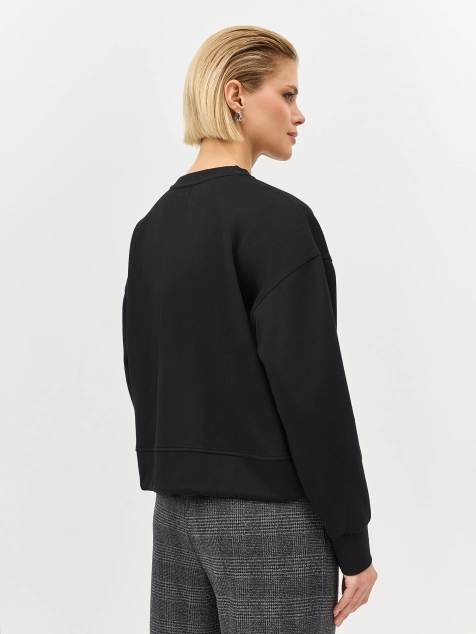 Свитшот с декоративными строчками