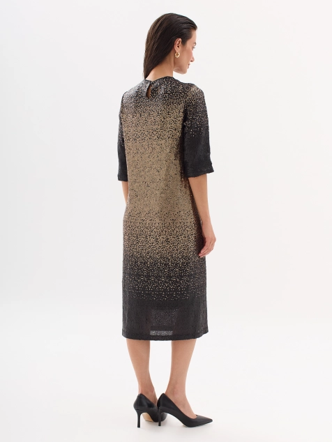 Эффектное платье с пайетками