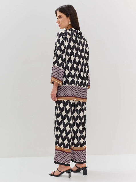 Блузка из вискозы с графичным принтом