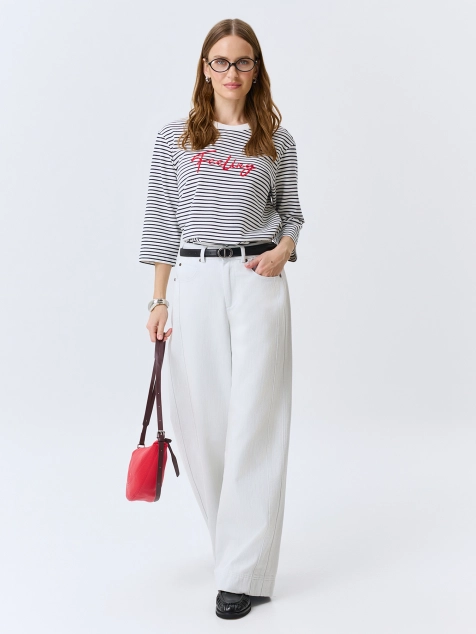 Джемпер в полоску с вышивкой