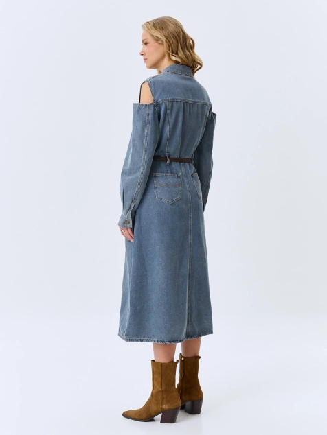 Джинсовое платье с вырезами на плечах