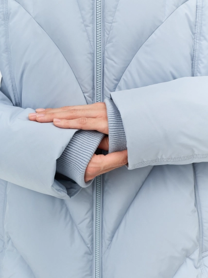 Теплый пуховик с фигурной стежкой