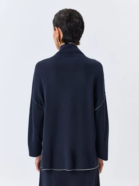 Oversize джемпер с контрастными кантами