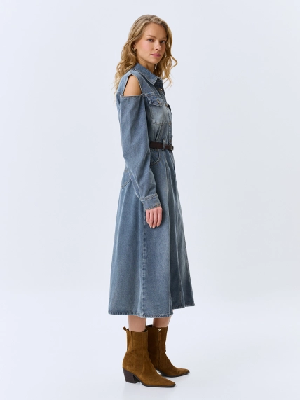 Джинсовое платье с вырезами на плечах