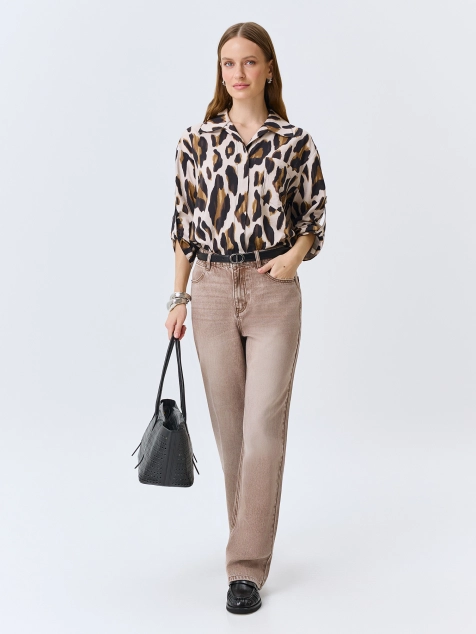 Удлиненная блузка с анималистичным принтом