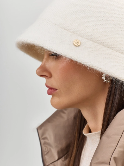 Вязаная шляпа с ангорой