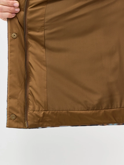 Яркая куртка с дизайнерским принтом