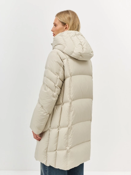 Теплый пуховик с фигурной стежкой