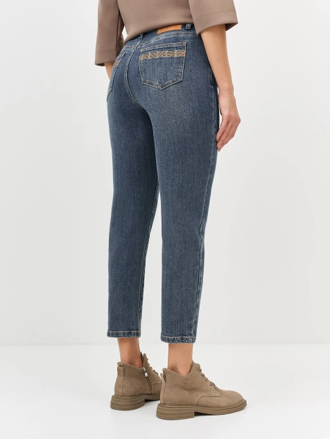 Джинсы SlimFit с вышивкой