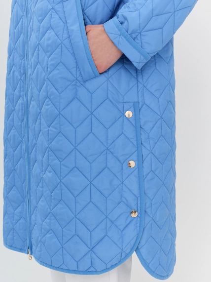 Яркое пальто с фигурной стежкой