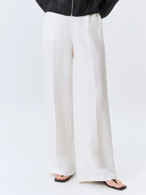 Льняные брюки с мягкими стрелками