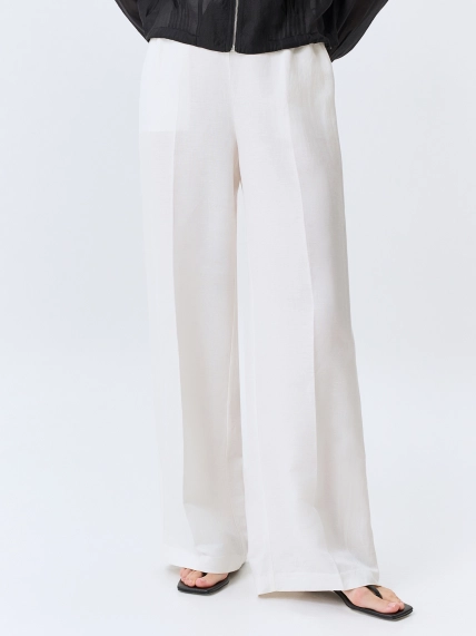 Льняные брюки с мягкими стрелками