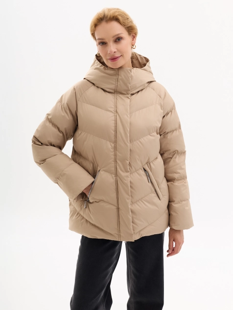 Объемная куртка с капюшоном