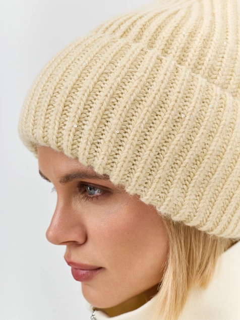 Шапка в рубчик с деликатным люрексом