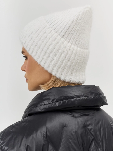 Базовая шапка бини в рубчик