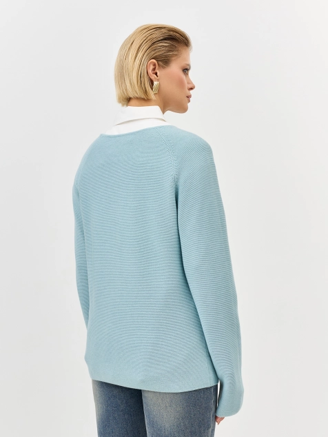 Яркий джемпер с вырезом лодочка