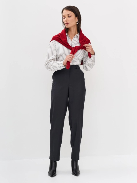 Зауженные брюки с мягкими стрелками