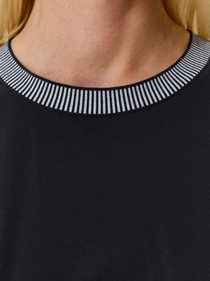 Свободная блузка с контрастным рибом