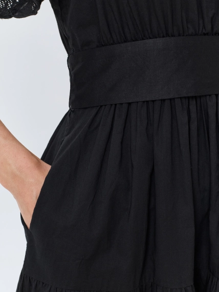 Платье с ажурной вышивкой