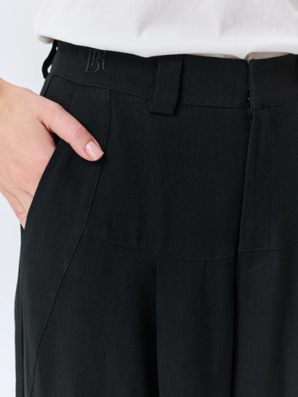 Брюки с кокеткой и складками