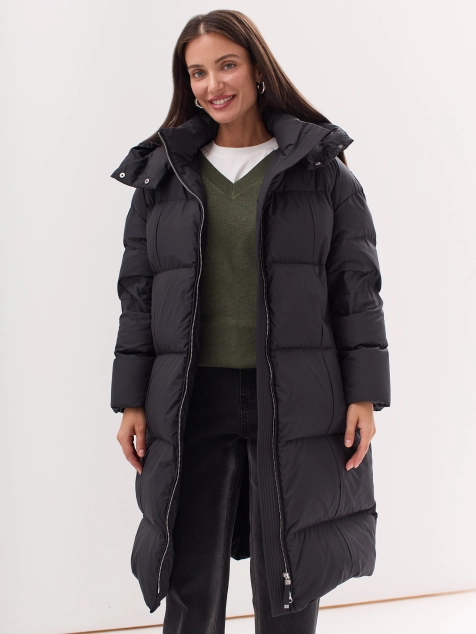 Удлиненный пуховик с акцентными складками