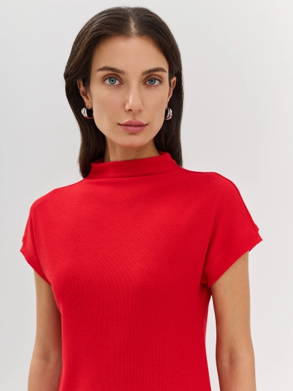 Яркий топ из модала