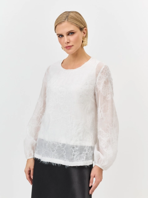 Романтичная  блузка с вышивкой