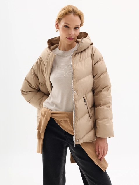 Объемная куртка с капюшоном