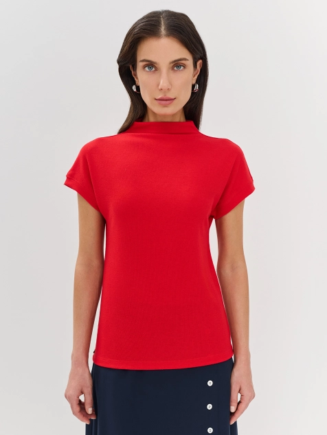 Яркий топ из модала