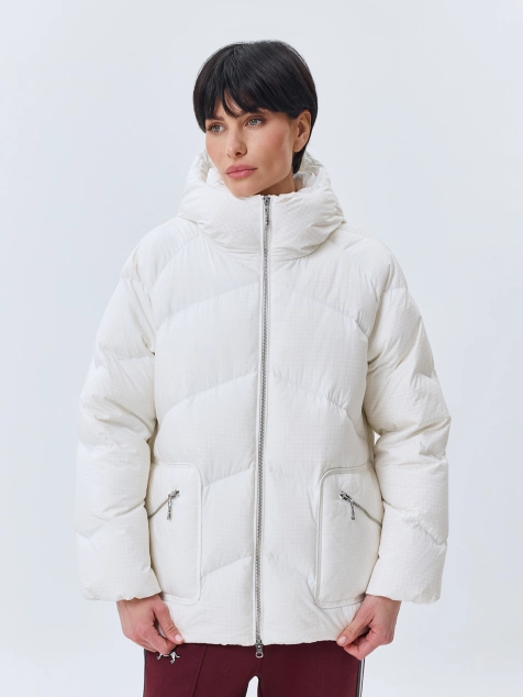 Oversize пуховик с деликатным блеском