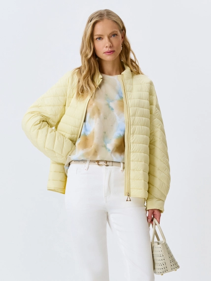 Легкая куртка с продольной стежкой