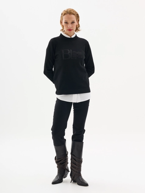 Джемпер с мерцающими стразами в цвет