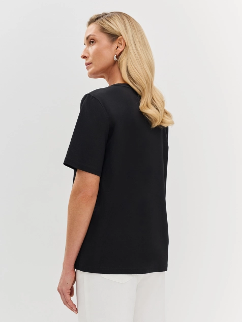 Футболка с акцентной аппликацией