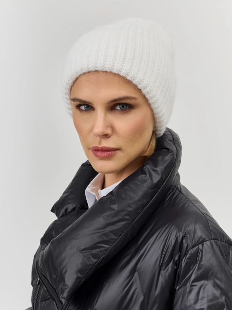 Базовая шапка бини в рубчик