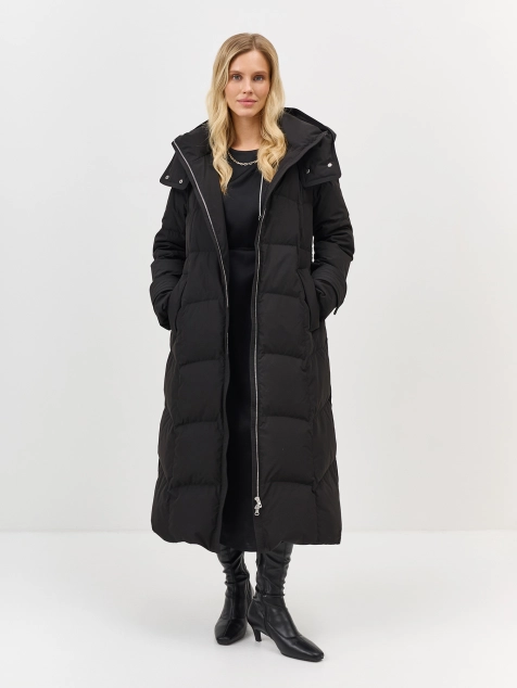 Пальто с акцентным высоким воротником